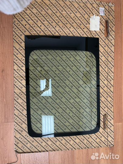 Cтекло боковое Volkswagen Caddy