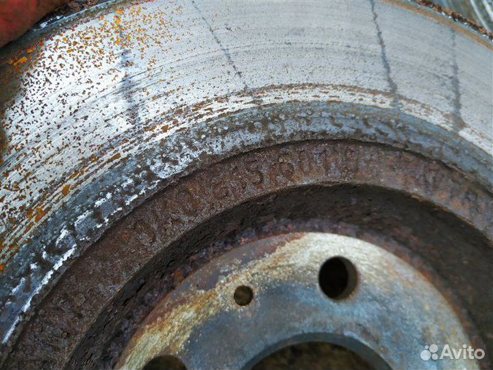 Тормозные диски заднее Audi A4 B8 2.0 cdnc 2009