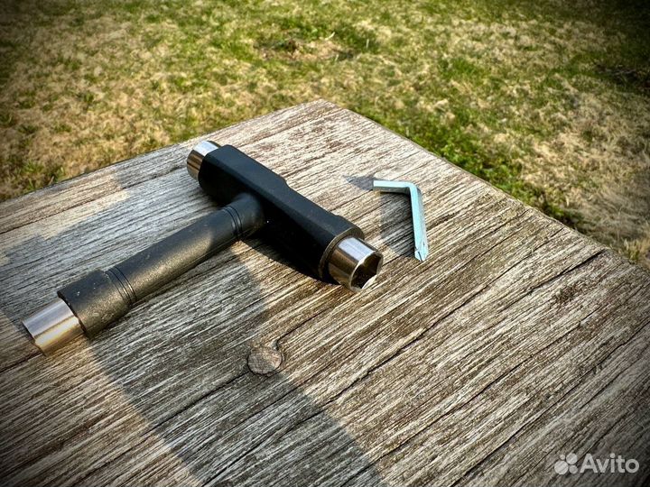 Ключ для скейтборда, лонгорда и серфскейта