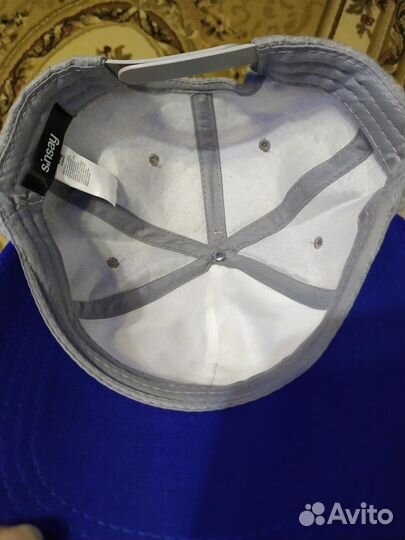 Новая кепка с биркой