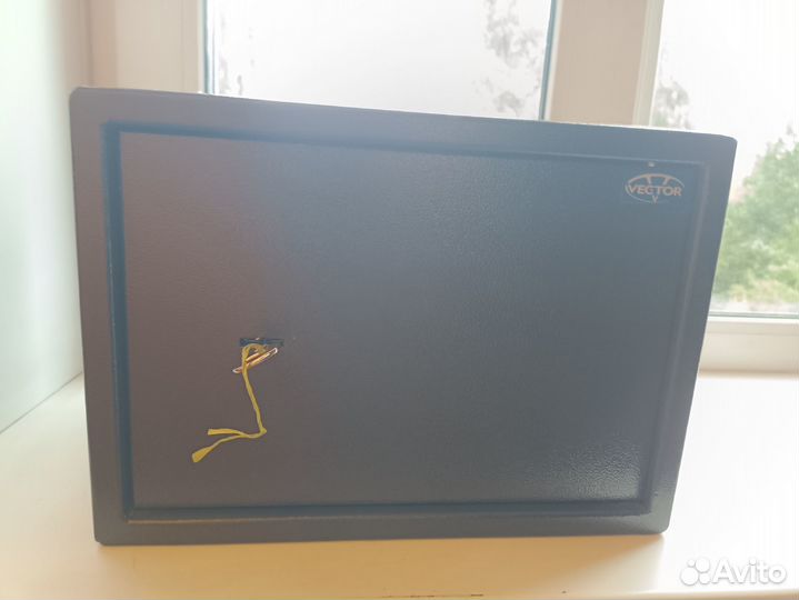 Сейф металлический 