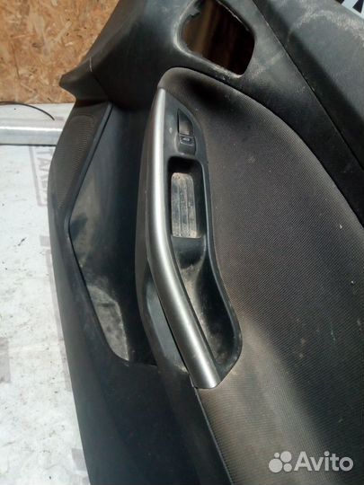 Обшивка передней двери Ford Focus 3