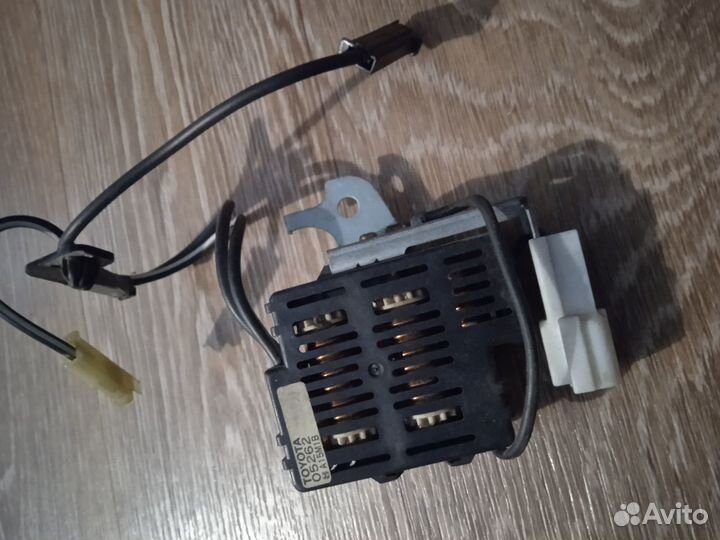 Блок обогрева заднего стекла Toyota Mark II