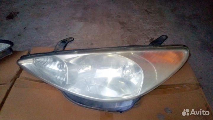 Фары Toyota Estima