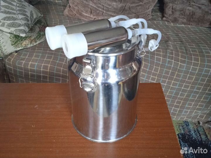 Доильные стаканы и ведро 10 л для коз и коров