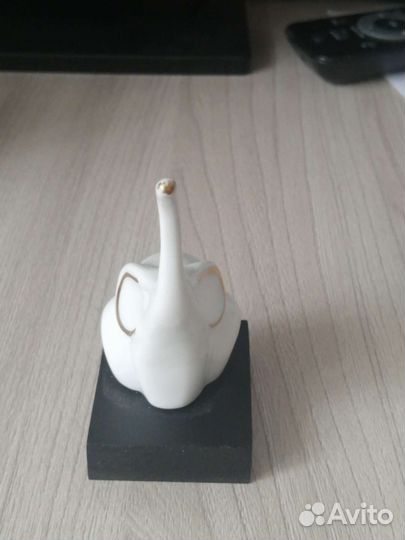 Слоник кольцедержатель