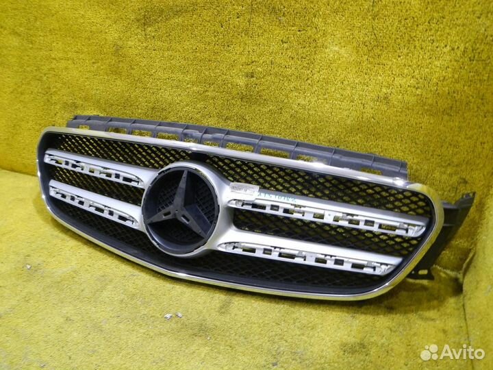 Решетка радиатора Mercedes-Benz E-Class