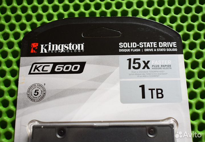 KingSton 1 тб KC600 2.5