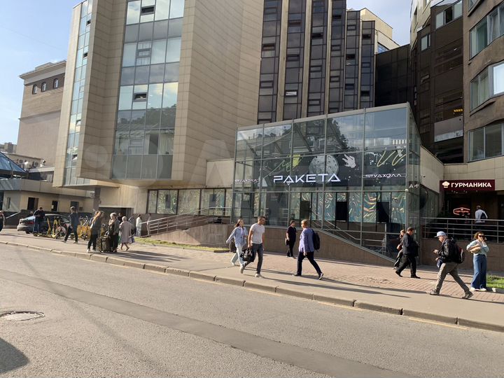 Корнер на фудхолле, 17 м² в минуте от метро