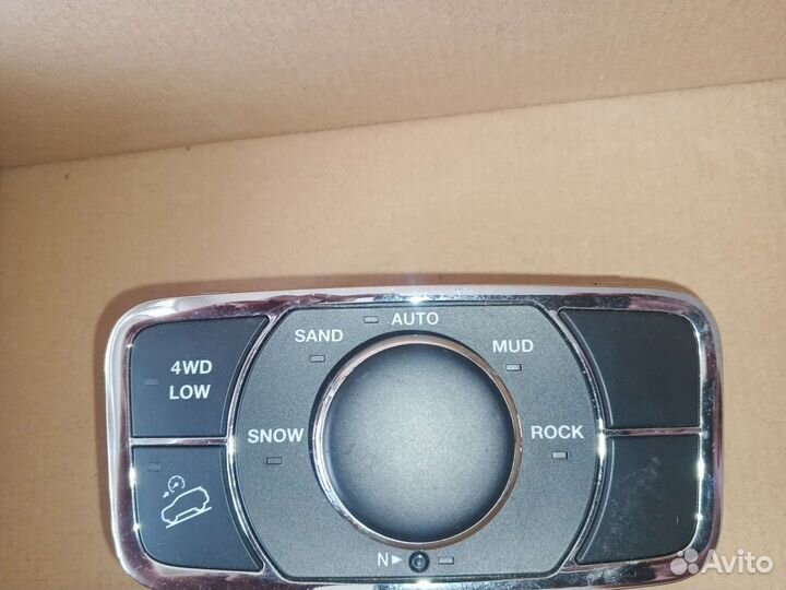 Кнопка Jeep Grand Cherokee (WK2)
