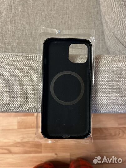 Чехол на iPhone 13