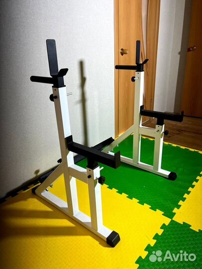 Стойка для штанги и скамья для жима