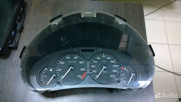 Приборная панель Пежо 206