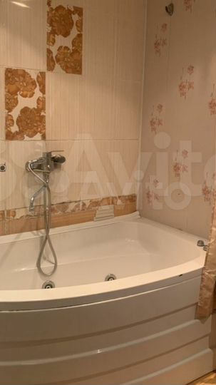 2-к. квартира, 52 м², 1/10 эт.