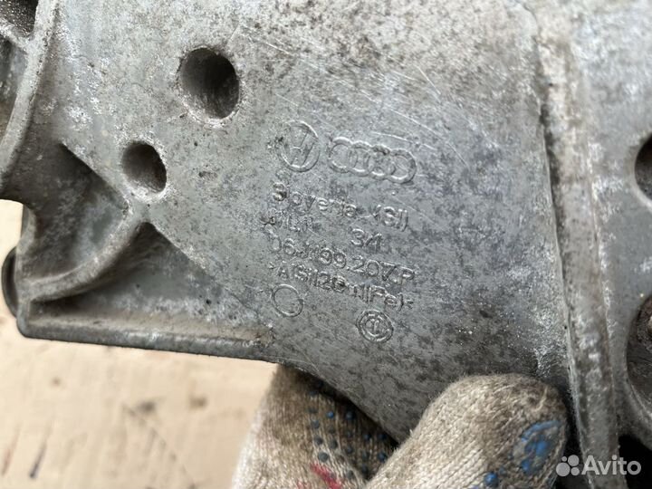 Кронштейн двигателя Фольксваген Пассат сс