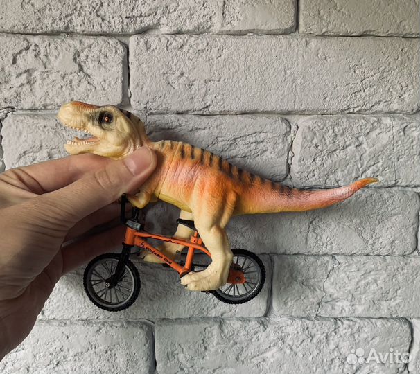 Авторские фигурки динозавров