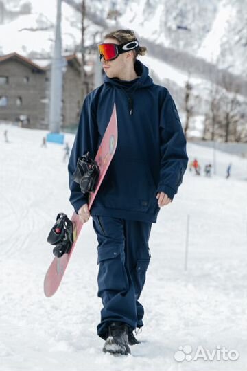 Костюм для катания на лыжах и сноуборде