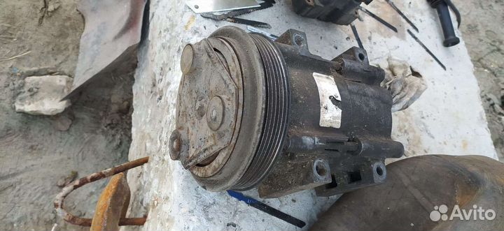 Компрессор кондиционера Форд Мондео 1