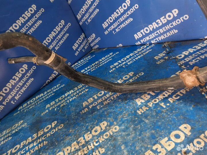 Заливная горловина бензобака Toyota Avensis седан