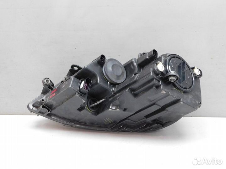 Фара правая Volkswagen Jetta