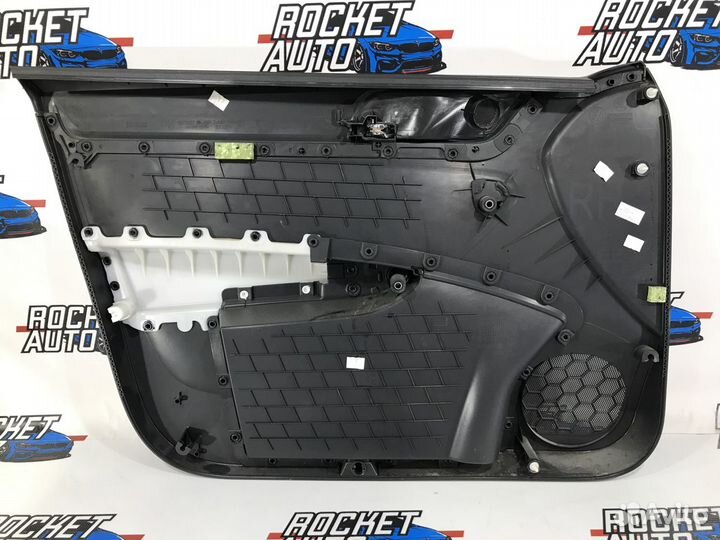 Обшивка двери передней правой Skoda Rapid