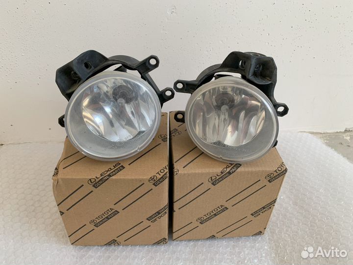 Фары противотуманные Toyota Corolla E180