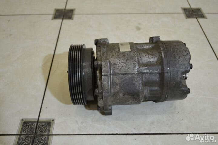 Компрессор кондиционера VW Passat B4