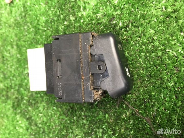 Кнопка включения кондиционера Mitsubishi Pajero 3