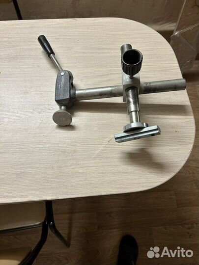 Эксцентриковый прижим для форматного станка