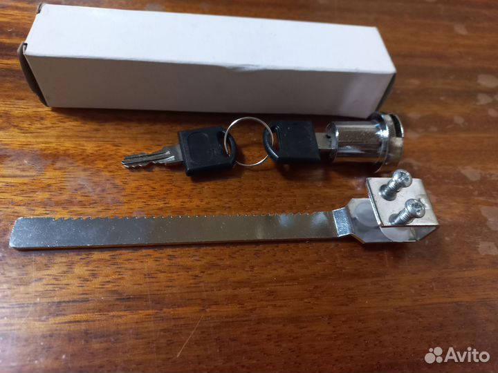 Замок мебельный для раздвижных дверей и витрин