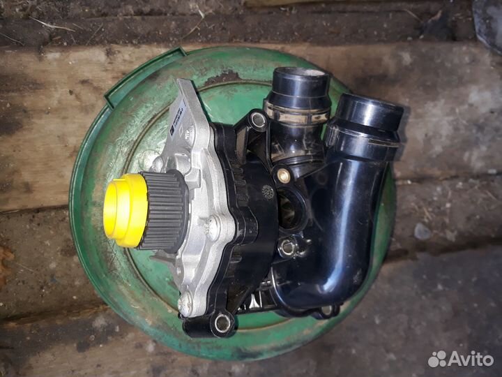 Помпа VAG новая с корпусом и термостатом