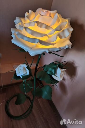 Светильники, торшеры, цветы из изолона