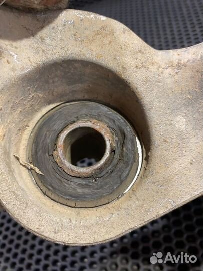 Поворотный кулак задний левый Volvo S60 1-ое