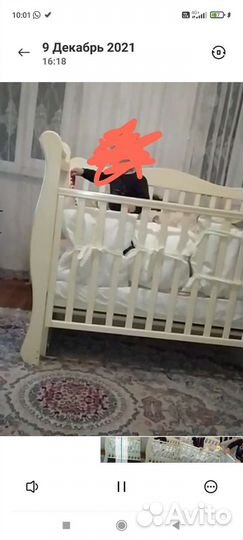 Детская кроватка с маятником и ящиком