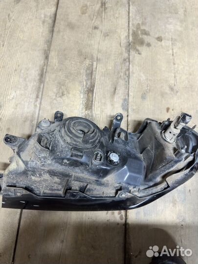 Фары на Mitsubishi Pajero Sport