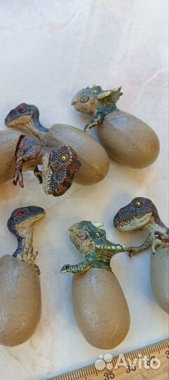 Динозавр в яйце детёныш