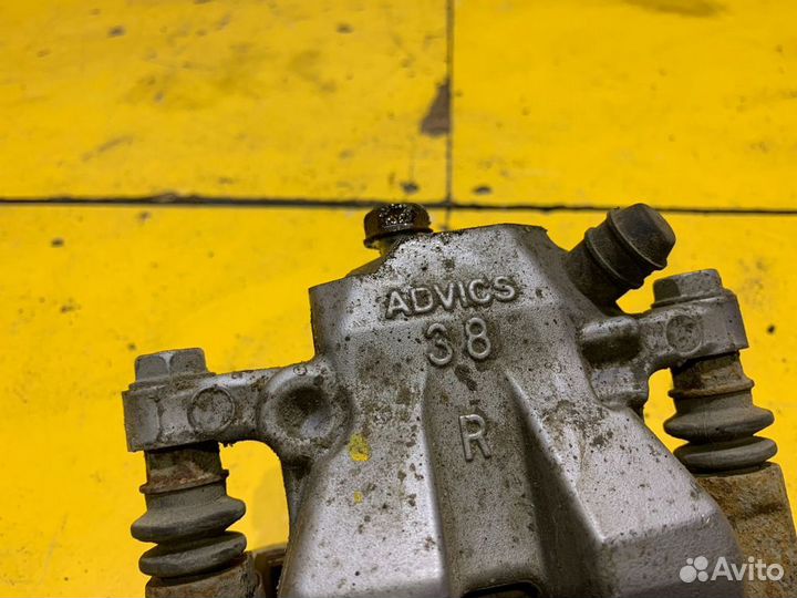 Суппорт тормозной задний правый Toyota RAV 4 40 (2