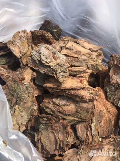 Сосновая кора, мульча, чернозем в мешках