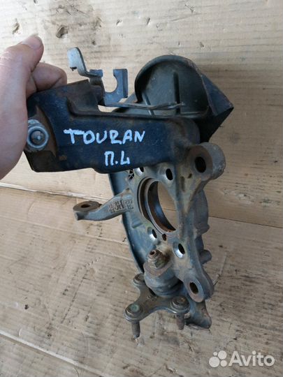 Кулак поворотный передний левый Фольксваген Тоуран