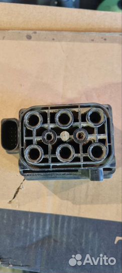 Блок клапанов пневмоподвески audi q7