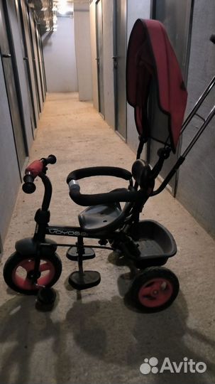 Трехколесный велосипед с родительской ручкой