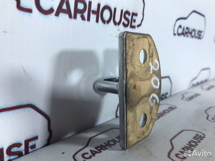 Ответная часть замка двери задняя левая Renault