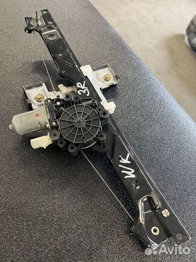 Стеклоподъёмник задний правый Jeep Grand Cherokee