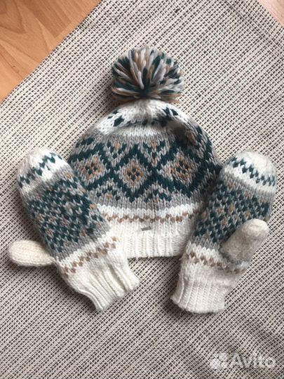 Шапка и варежки комплект