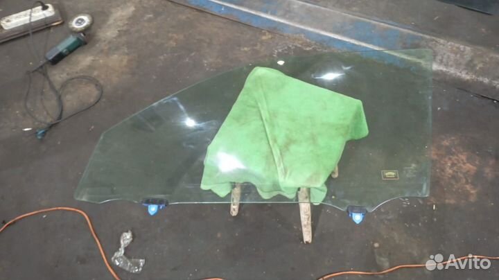 Стекло переднее левое prado