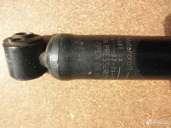 Задний амортизатор на Форд Транзит