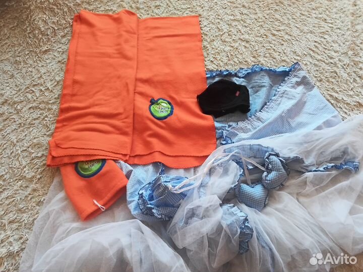 Балдахин-накидка, плед и бюстгалтер корм