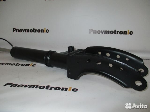 Амортизатор передний правый Порше Каен 958