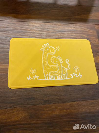 Противоскользящий коврик для ванны