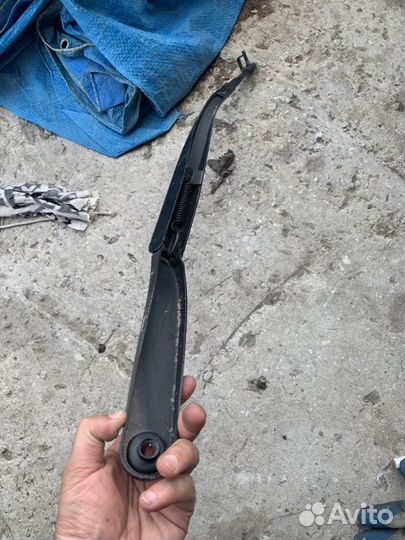 Левый поводок стеклоочистителя Бмв f10 f11 f01 f02